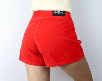 Vintage 90s/Y2K mid rise L.E.I. shorts, l.e.i., corduroy, thin wale, bright red, booty short, hot shorts, short inseam, sailor buttons, 32 W