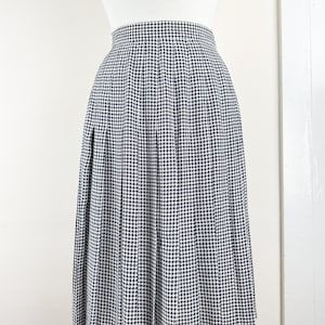 Vintage 90&#39;s 28W pleated houndstooth midi skirt, SK & Company, rayon, black white, minimalist, light academic, preppy, school girl, side zip