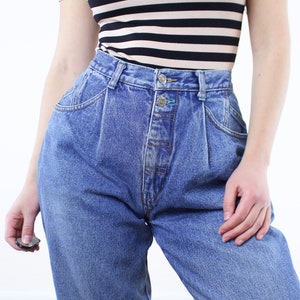 Vintage 90's 29W Vasco jeans, high waisted, high rise, tapered, mom jean, medium wash, 5-pocket, front pleats, two button closure, grunge image 4