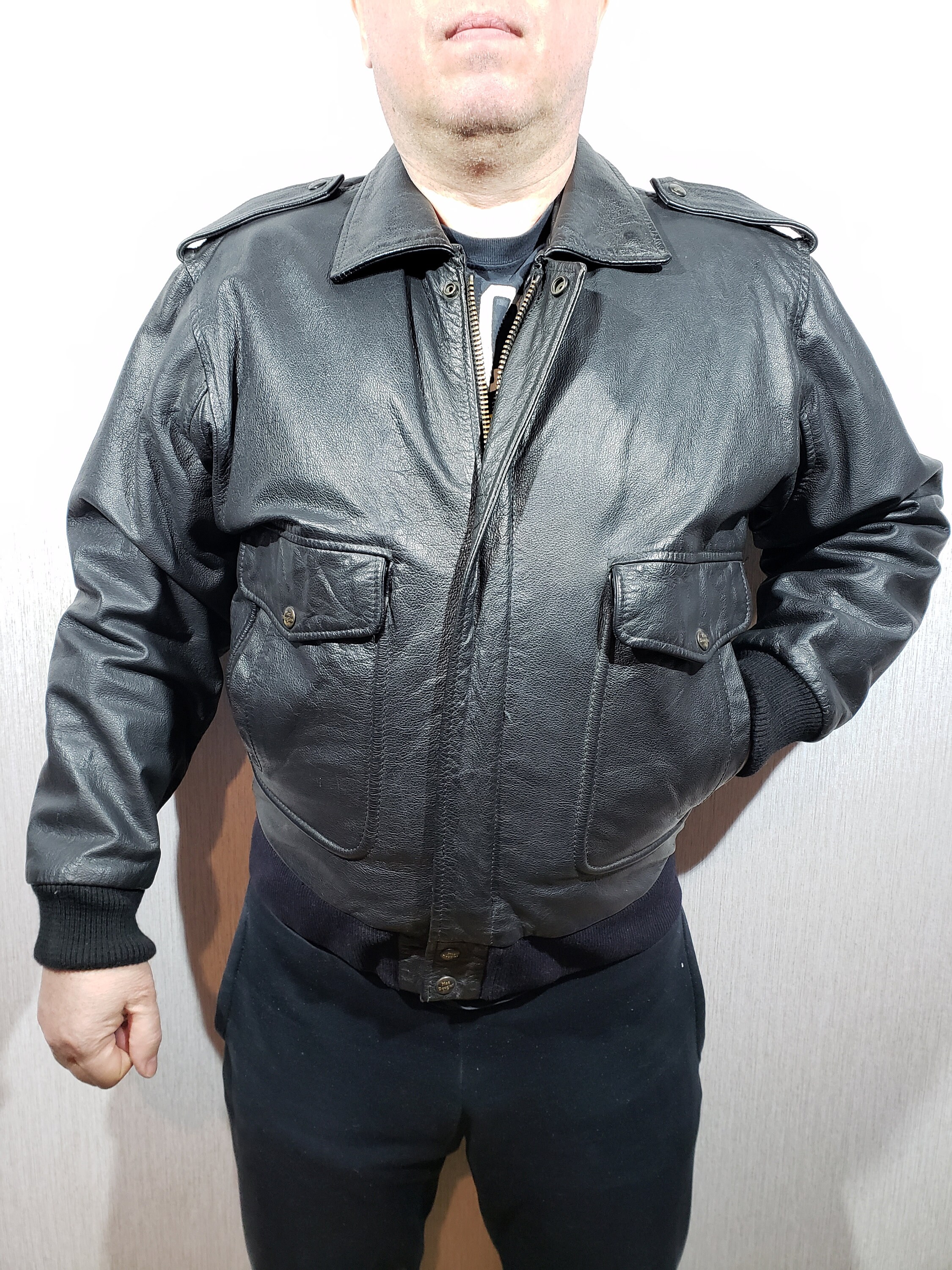80s Vtg A-2 real leather bomber jacket w