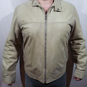 Vintage Beige Leather Jacket: Men&#39;s Zip-Up with Pockets