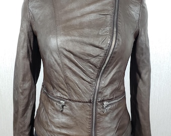 Brown Leather Women's Jacket: Stylish Zippered Sports Coat