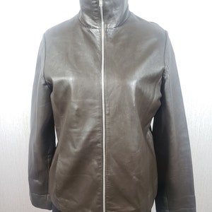 Blouson femme marron en cuir véritable : manteau sport zippé sur le devant