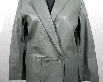 Elegant gray jacket made of genuine leather. Stylish gray leather jacket with a button.