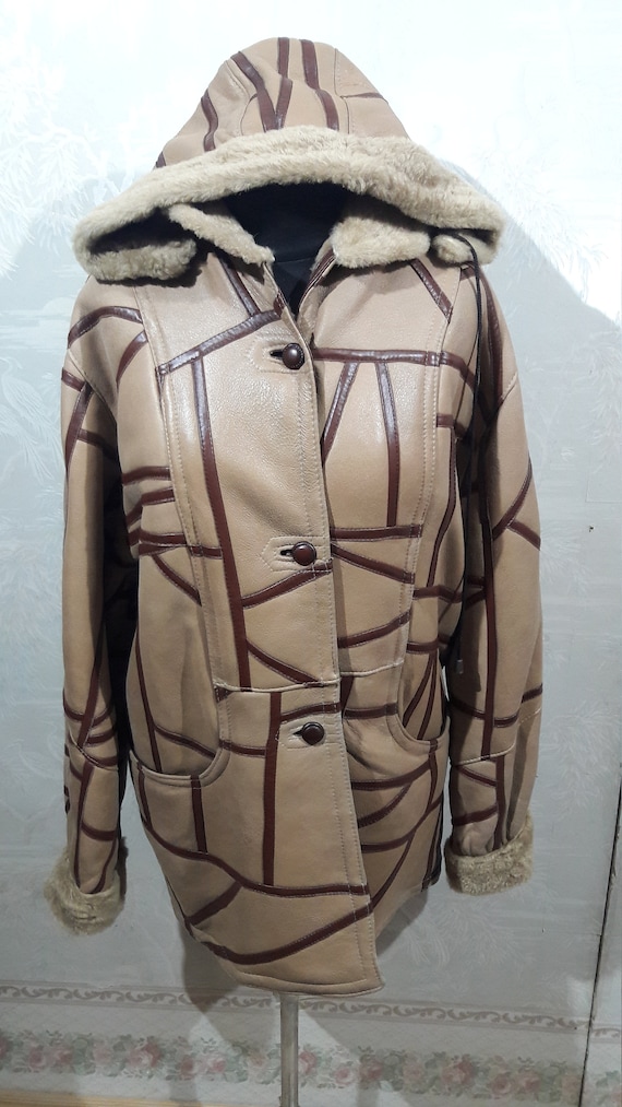 Warm natural female sheepskin coat. Beige sheepski