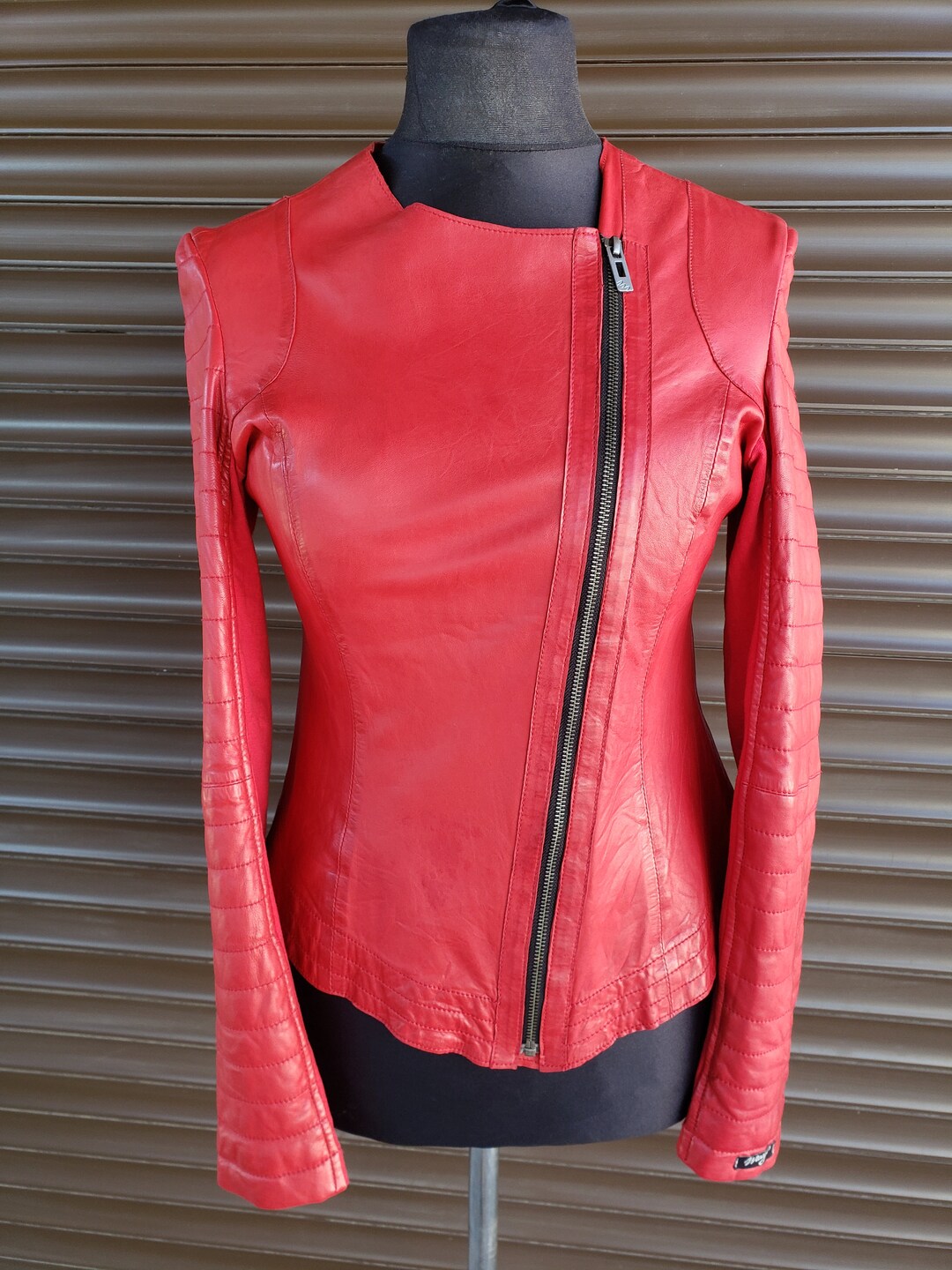 Giacca da motociclista in pelle rossa: giacca da motociclista leggera