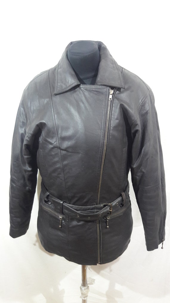 Rocker woman's jacket. Brown leather jacket with a
