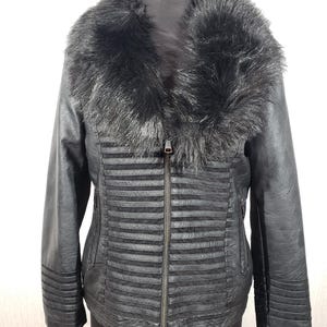 Stylish women&#39;s black faux leather jacket. Reliable women&#39;s black jacket with faux fur.