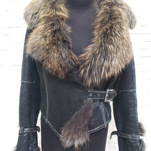 Black Sheepskin Coat: Genuine Fur Collar, Belted Waist - Women&#39;s Winter Style