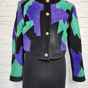 Veste en cuir verte et noire : manteau boutonné en daim pour femme.