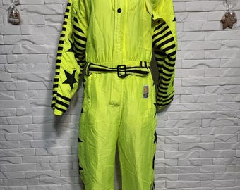 Conjunto esportivo masculino para esqui: amarelo, ideal para atividades físicas.