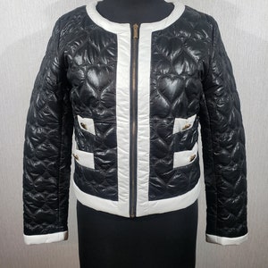 Vintage Black & White Jacke: Herz-Textur, Gold-Reißverschluss