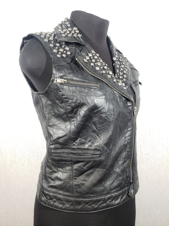 Stylish women's leather vest made of genuine blac… - image 3