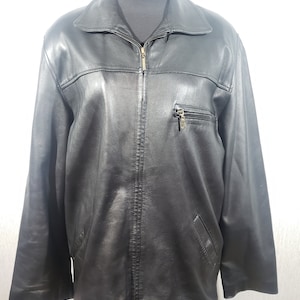 Veste en cuir pour homme fiable. Veste noire en cuir véritable souple.