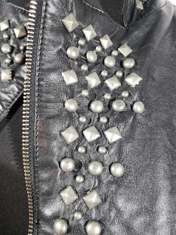 Stylish women's leather vest made of genuine blac… - image 10