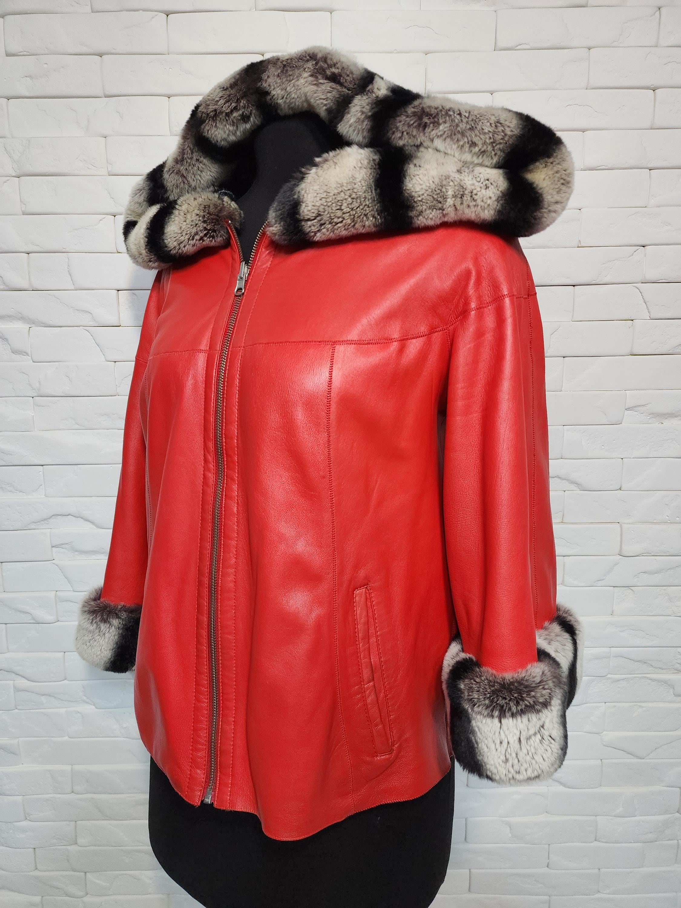 リバーシブルレッドレザージャケット：ファーフード＆カフス、ラグラン