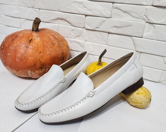 White Leather Shoes: Men's Classic Design