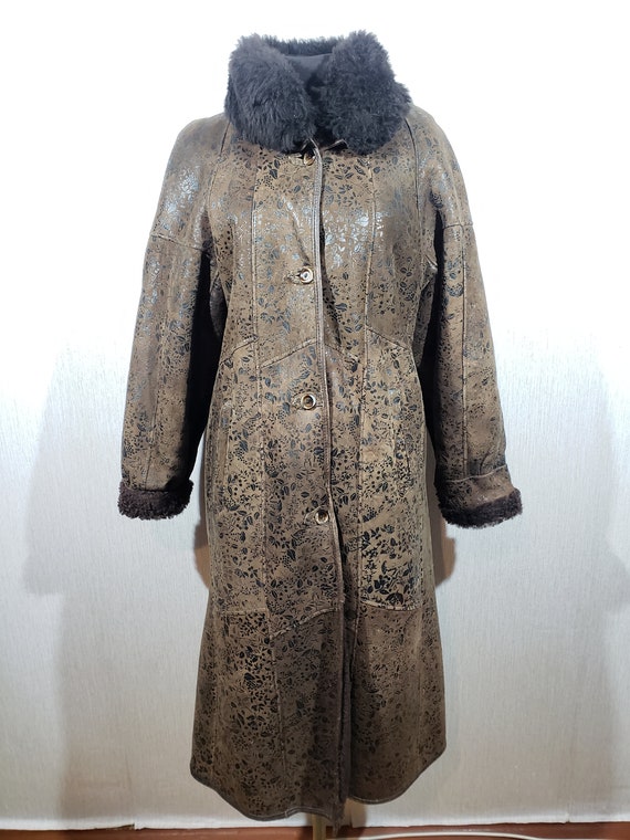 Wonderful women's warm sheepskin coat with genuine