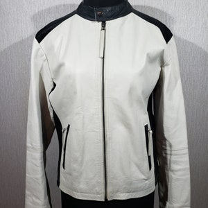 Giacca in pelle bianca vintage: stile motociclista sportivo da uomo, cerniera in metallo