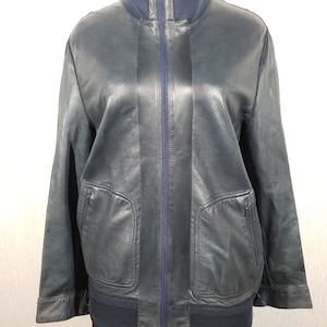 Blouson en cuir fiable pour homme. Blouson bleu double face en cuir véritable résistant.