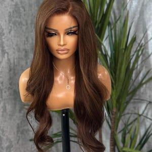24 inch warmbruine premium mensenhaar HD-pruik met kant | Sluiting | 200% dichtheid | Klaar voor verzending | Geschikt voor beginners