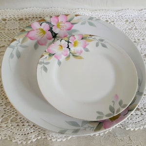 Noritake Azalea 2 Dinner Plates 2 Luncheon Plates Vintage Tea Parties Bridal Showers Weddings
