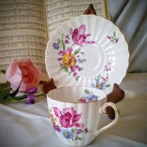 ROYAL TUSCAN Springtime cup and saucer of fine bone china from England – spray of spring flowers featuring a gorgeous fuchsia parrot tulip