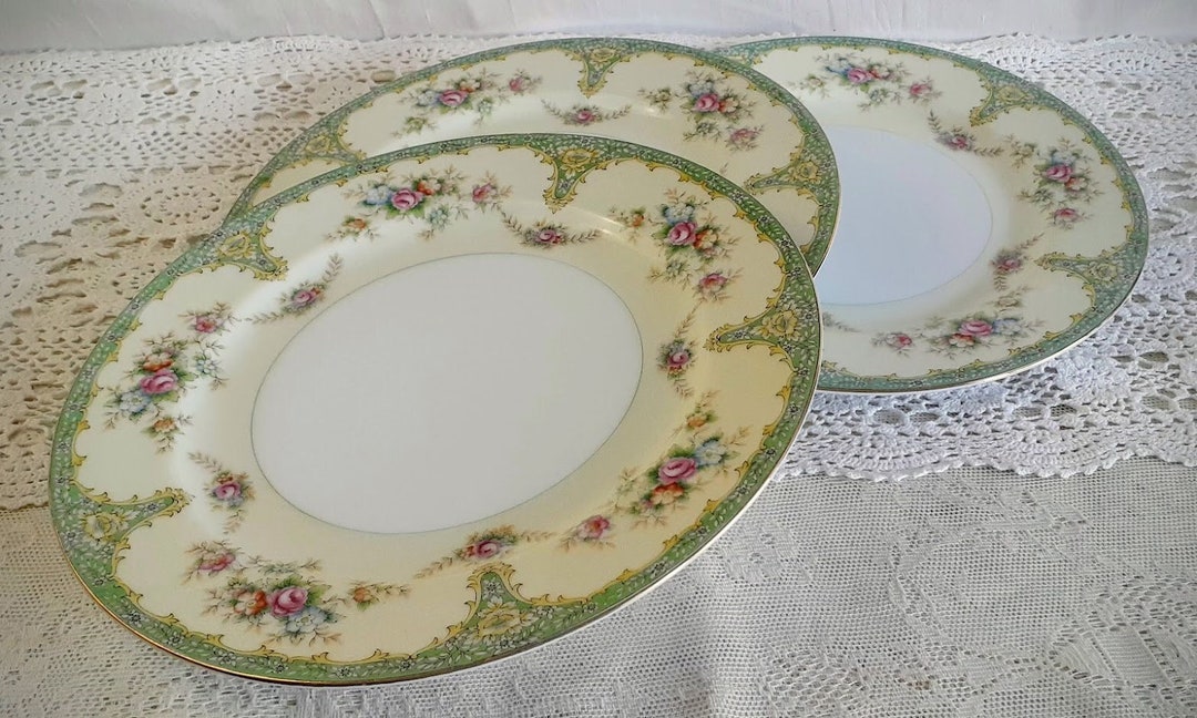 Dinner Plates Meito China Made in Japan / Green Motif With Pink Rose