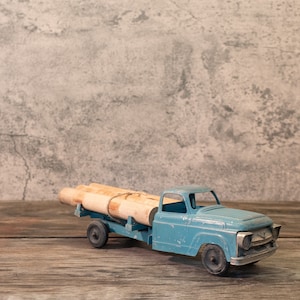 Vintage Hubley Kiddie Die Cast Logging Toy Truck