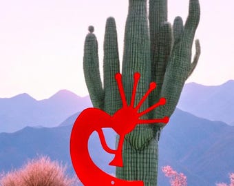 Kokopelli-Yard-Art aus Stahl mit abnehmbarem 12-er Metallstecker. Mit funkelndem rotem Pulverlack veredelt