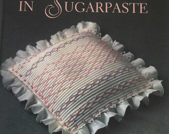 Vintage 1990 sugarpaste decoration how to book. SMOCKING IN SUGARPASTE by Cynthis Lynn. Fondant decorating book. Smocking on Fondant.
