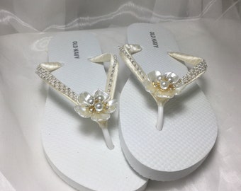Tongs de mariée ivoire perle, tongs strass, sandales de plage pour mariage, tongs pour demoiselles d'honneur, sandales de mariée, Kaykaysbridal
