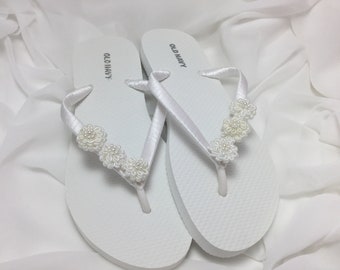 Bridal Flip Flops, White Flower Flip Flops, Bridal Sandals, Wedding Flip Flops, Beach Wedding Sandals