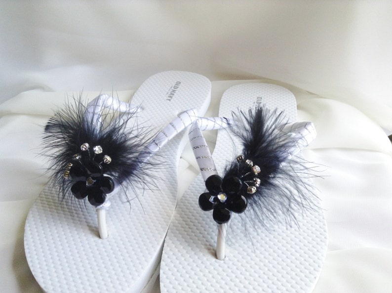 Black and White Bridal Flip Flop Black Feathers Wedding Flip Flops Bridesmaid Flip Flops Beach Wedding Sandals Wedding Flip Flops