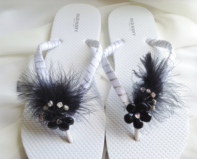 Black and White Bridal Flip Flop Black Feathers Wedding Flip Flops Bridesmaid Flip Flops Beach Wedding Sandals Wedding Flip Flops