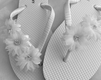 Bridal Flip Flops, White Flower Wedding Sandals, Flower Flip Flop, Bridal Sandals, White Wedding Flip Flops, Bridal Gift Party