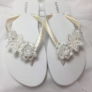 Ivory Bridal Lace Flip Flops, Bridal Sandals, Braidsmaid Flip Flops Beach Wedding Sandals, Wedding Flip Flops, Wedding Destination Sandals