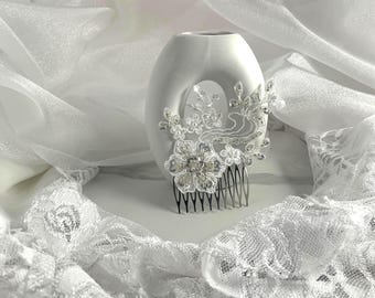 White and Silver Lace Bridal Hair Comb, Seed Beads & Sequins Wedding Headpiece Bride Beaded Silver Comb, White with Silver Bridal Headpiece