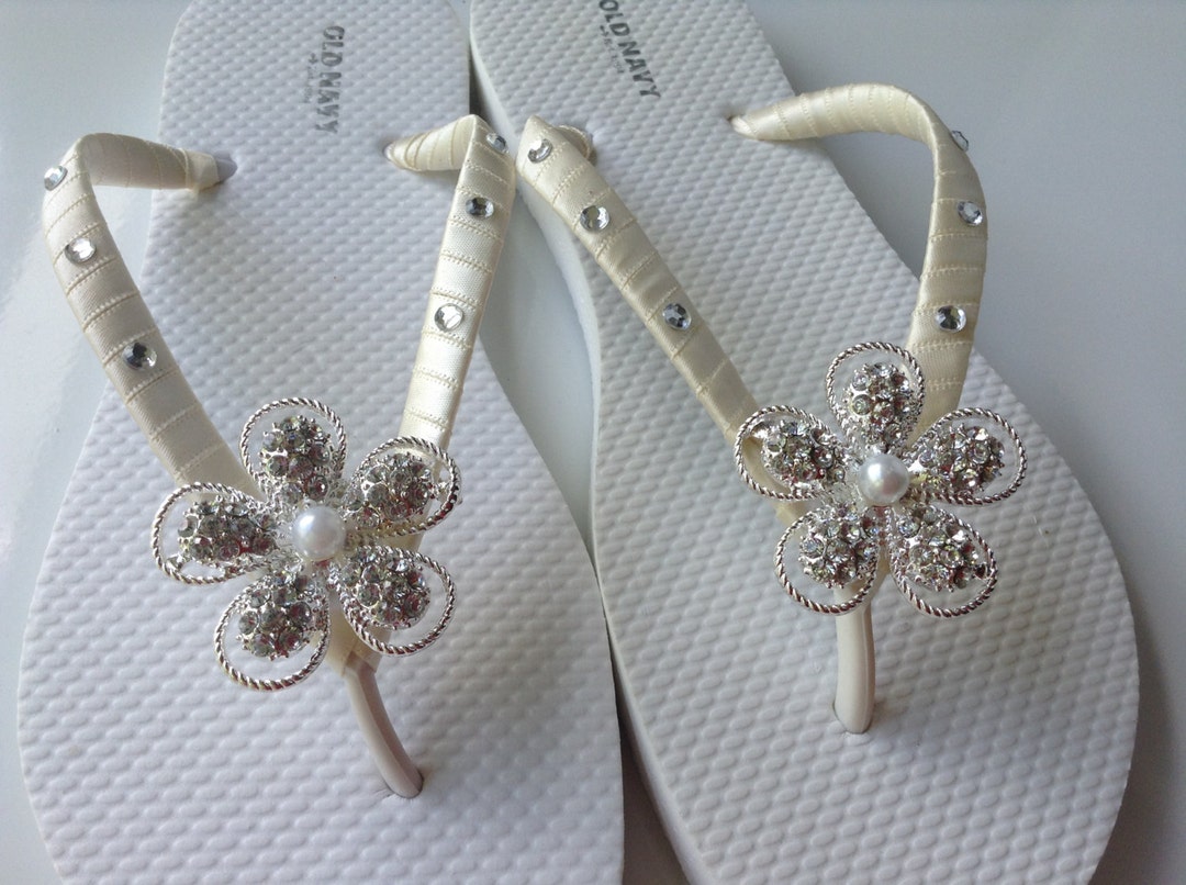 Ivory Bridal Flip Flop, Rhinestone Bridal Sandals, Ivory Flip Flops,  Wedding Flip Flops, Beach Wedding Sandals, Flower With Rhinestones