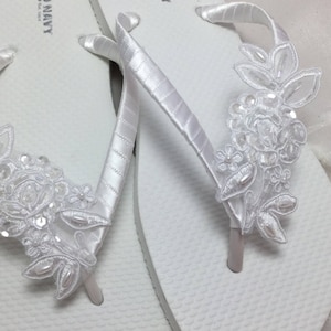 Wedding White Flip Flops, White Lace Flip Flop, Bridal Sandals, Braidsmaid Flip Flops Beach Wedding Sandals, Wedding Destination Sandals
