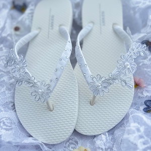 White Lace Flip Flop, Bridal Sandals, Lace Pearl Wedding Sandals, Beach Bride Sandals, Wedding Destination Sandals, Wedding Flip Flops
