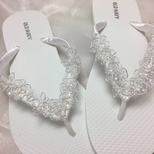 Wedding White Flip Flops, White and Silver Beaded Lace Flip Flop, Braidsmaid Flip Flops Beach Wedding Sandals, Wedding Destination Sandals