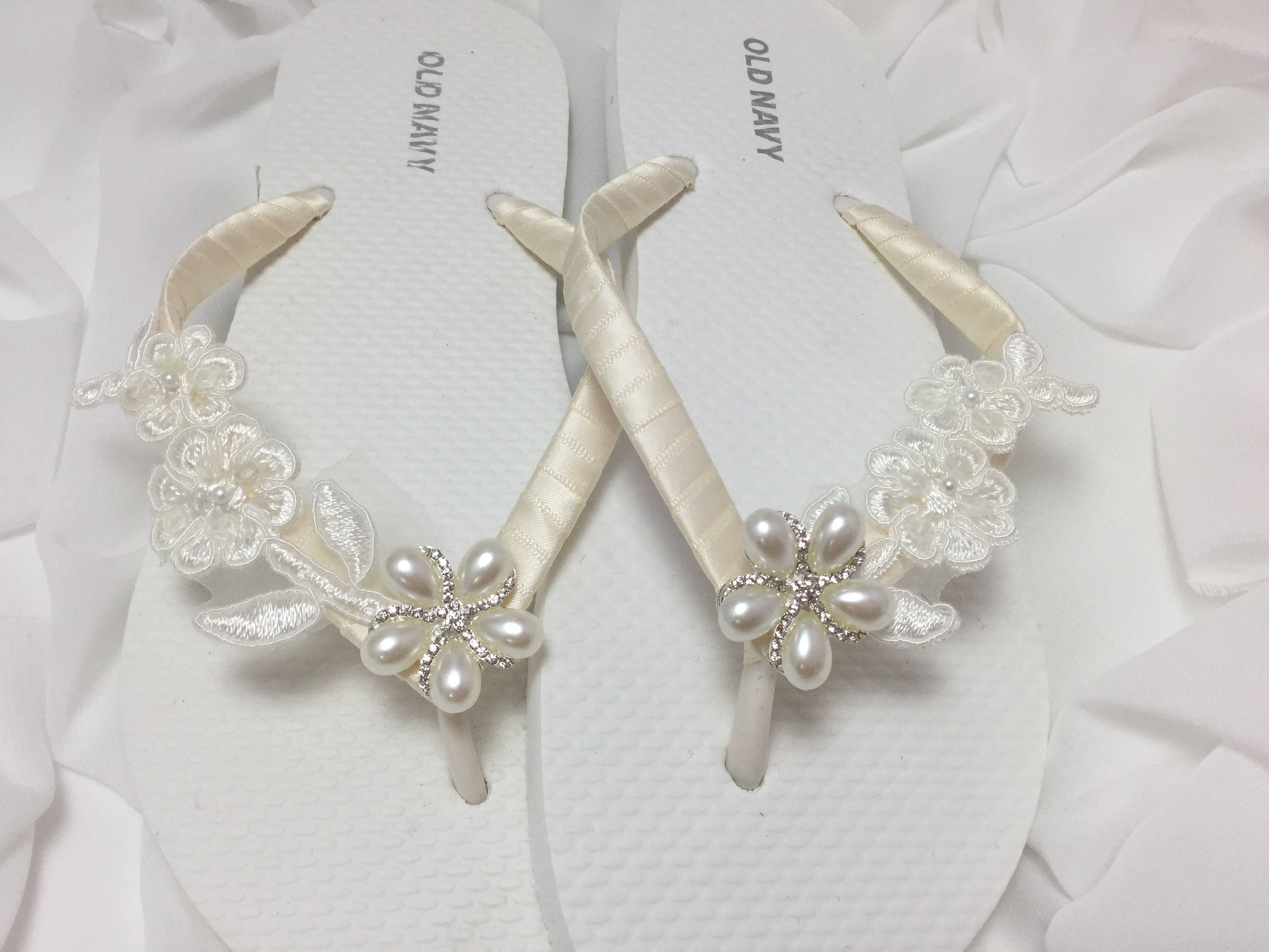 bridal flip flops for beach wedding