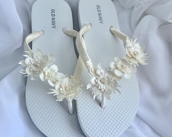 Bridal Ivory Flip Flops, Wedding flip flops,White 3 D Flower Trim, Bridal Ivory Flowers Flip Flop, Beach Wedding Sandals