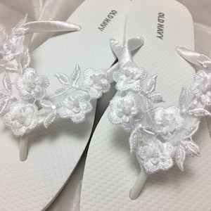 Bridal White Flip Flops, Wedding flip flops,White 3 D Flower Trim, Bridal White Flowers Flip Flop, Beach Wedding Sandals