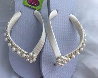 Bridal Wedge Flip Flops With Rhinestone and Pearls, Pearls Wedge Flip Flops, Beach Wedding Sandals, Wedding Flip Flops