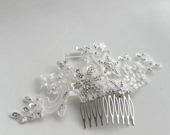 White Wedding Hair Comb, Bridal Lace Hair Comb, Lace with Pearls and Silver Seed Beads, Bridal Headpiece, Bride Pearl Hair Accessory