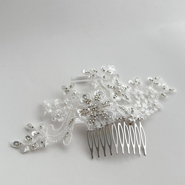 White Wedding Hair Comb, Bridal Lace Hair Comb, Lace with Pearls and Silver Seed Beads, Bridal Headpiece, Bride Pearl Hair Accessory