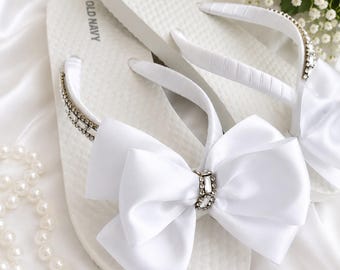 Communion Sandals, Rhinestone Detail Beach Wedding Flip Flops, Garden Ceremony Sandals, Flower Girl White  Bow Flip Flops, Summer Wedding
