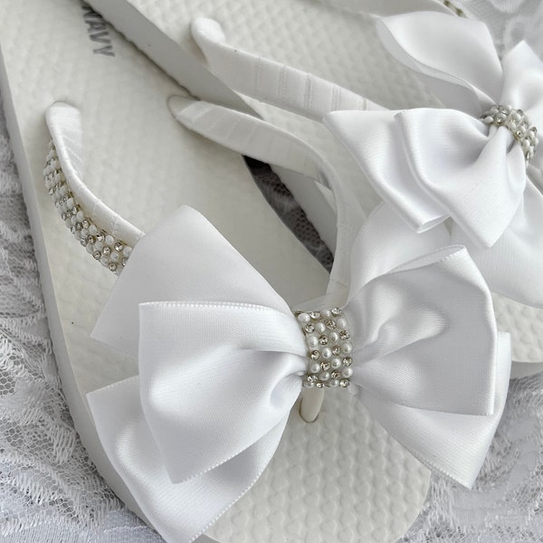 White Bridal Flip Flops, Flower Girl White Bow Flip Flops, Girls Flip Flops, Kids Beach Wedding Flip Flops, Bow Flip Flops